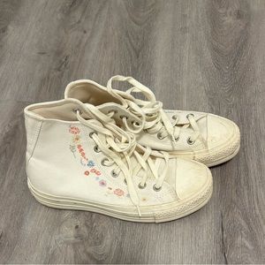 CONVERSE Women's Chuck Taylor All Star Lift Hi Embroidered Flower Platfo…